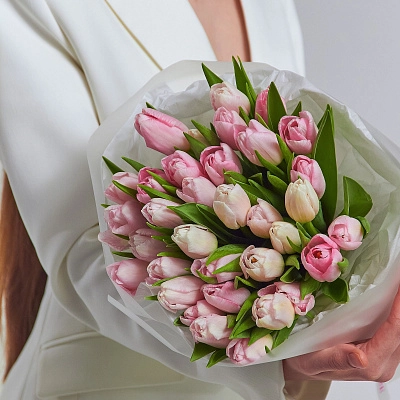 Букет розовых тюльпанов.